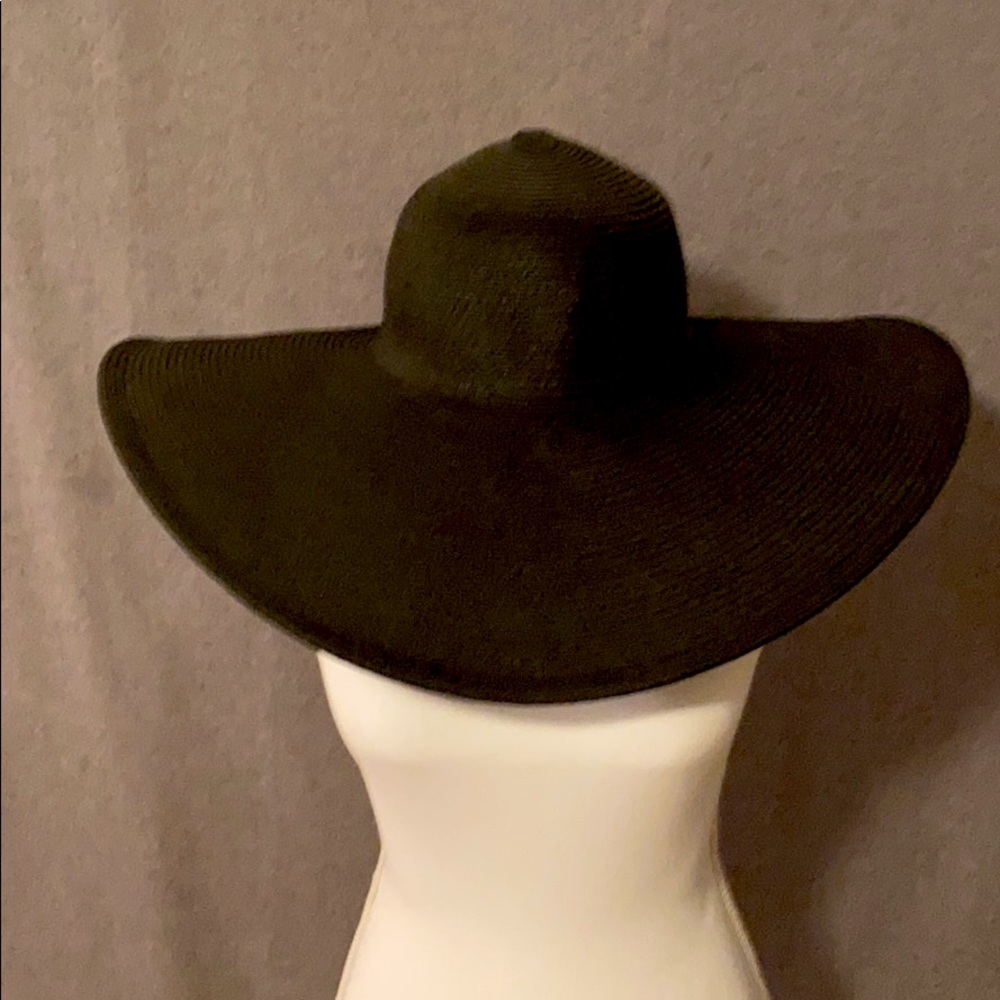 Papillon hat